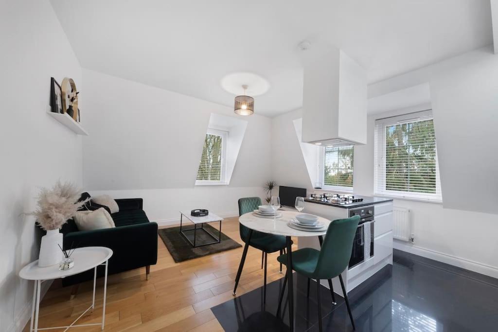 Roomy One Bed Loft Apartment Bishop's Stortford Zewnętrze zdjęcie